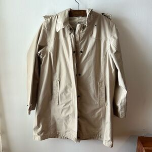 L.L. Bean Classic Tan Rain Coat With Detachable Hood.  Size Small.